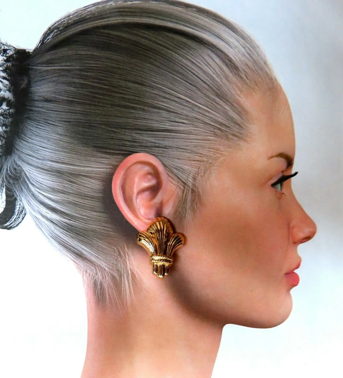 14kt Gold Textured Royal Crest Sheaf Clip Earrings