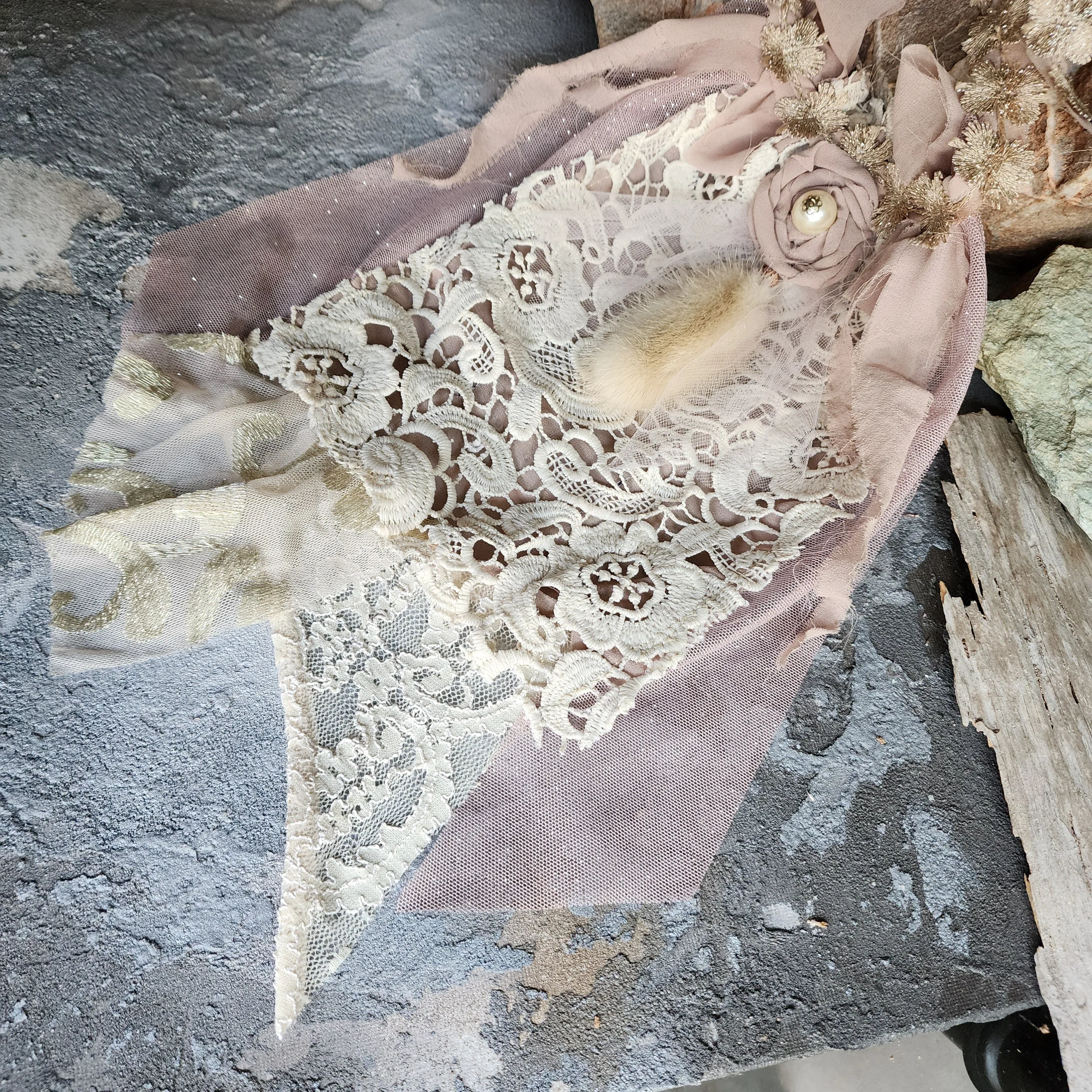 A LITTLE MELODY Jabot
