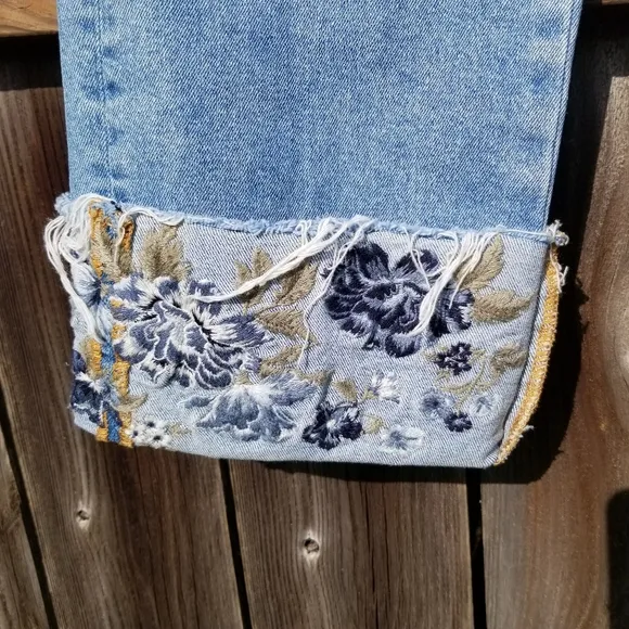 Driftwood Colette Embroidered Cuff Cropped High Rise Jeans Size 14