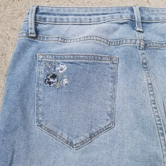 Driftwood Colette Embroidered Cuff Cropped High Rise Jeans Size 14