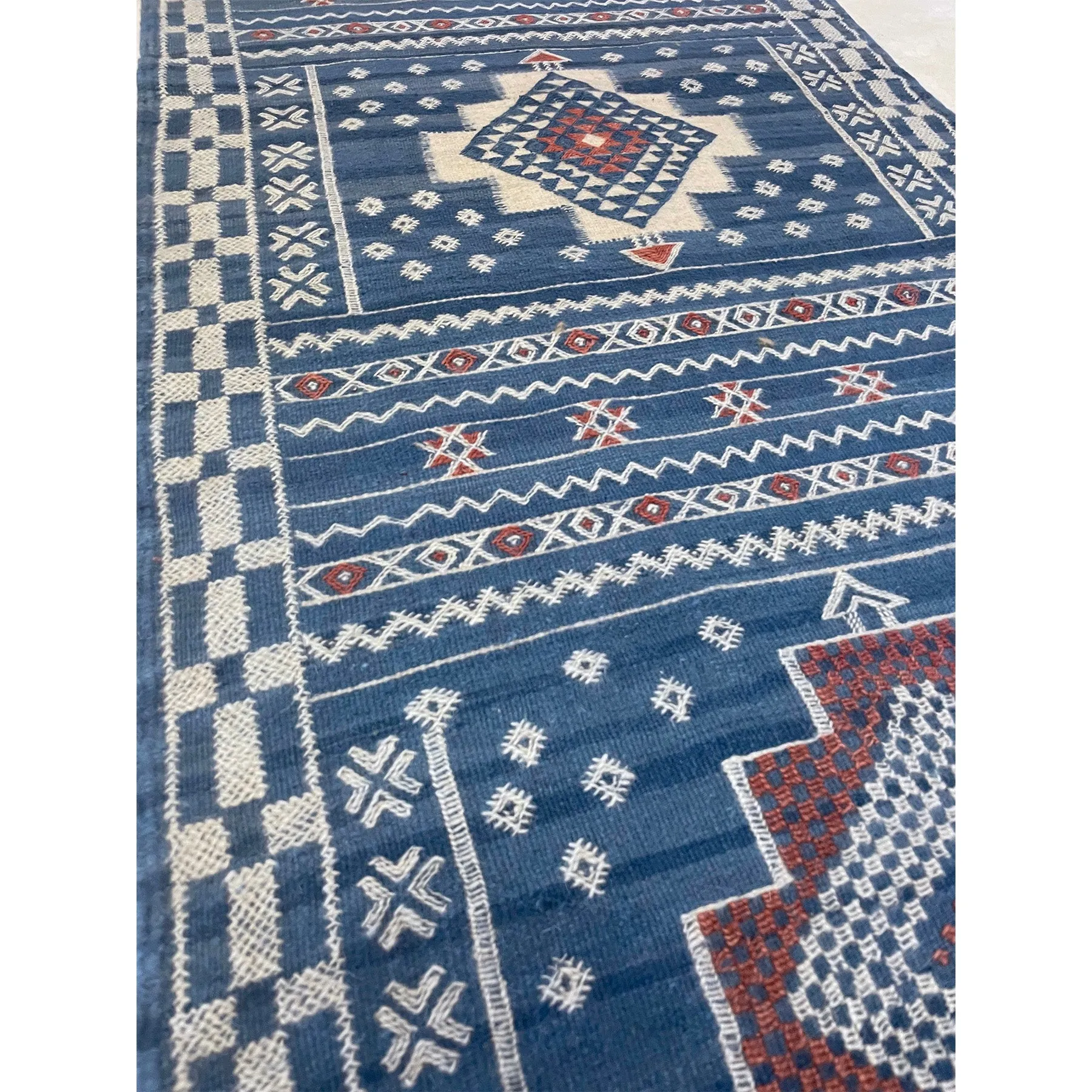 No. 579 | 2' 8" x 9' 10"