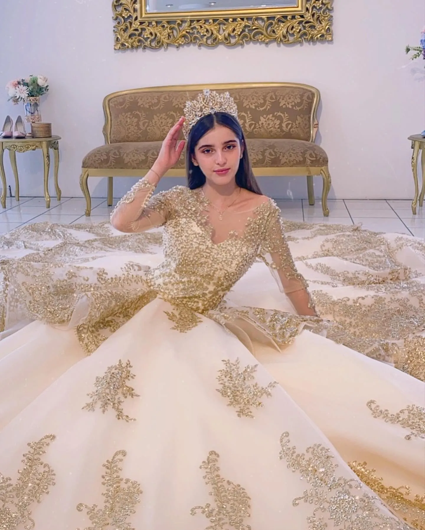 Princess Gold Lace Wedding Dress Beaded Pearls Sheer Neckline Long Sleeve Saudi Lace Bridal Wedding Gowns 2023