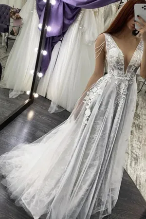 Roycebridal Ivory Tulle Lace Appliques A-line V-neck Beaded Wedding Dresses, MW850