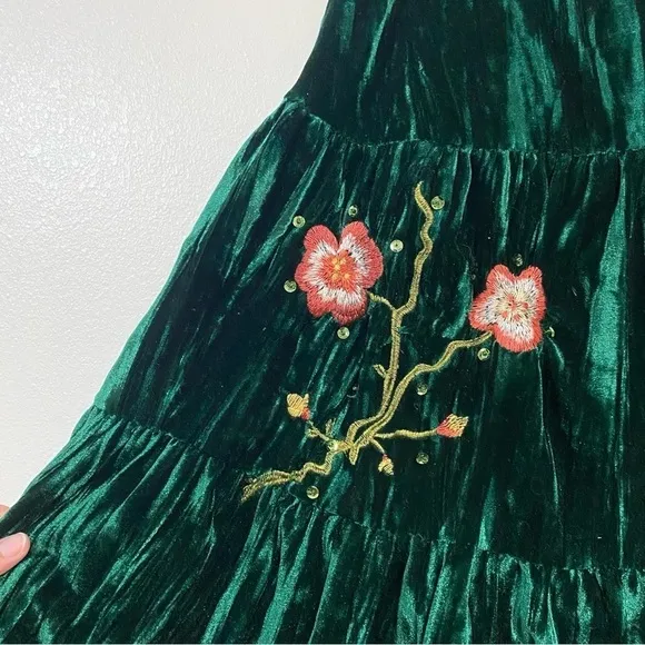 Runway 101 Maxi Skirt Women's Size Medium Emerald Green Embroidered Velvet Skirt