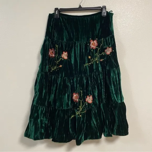 Runway 101 Maxi Skirt Women's Size Medium Emerald Green Embroidered Velvet Skirt