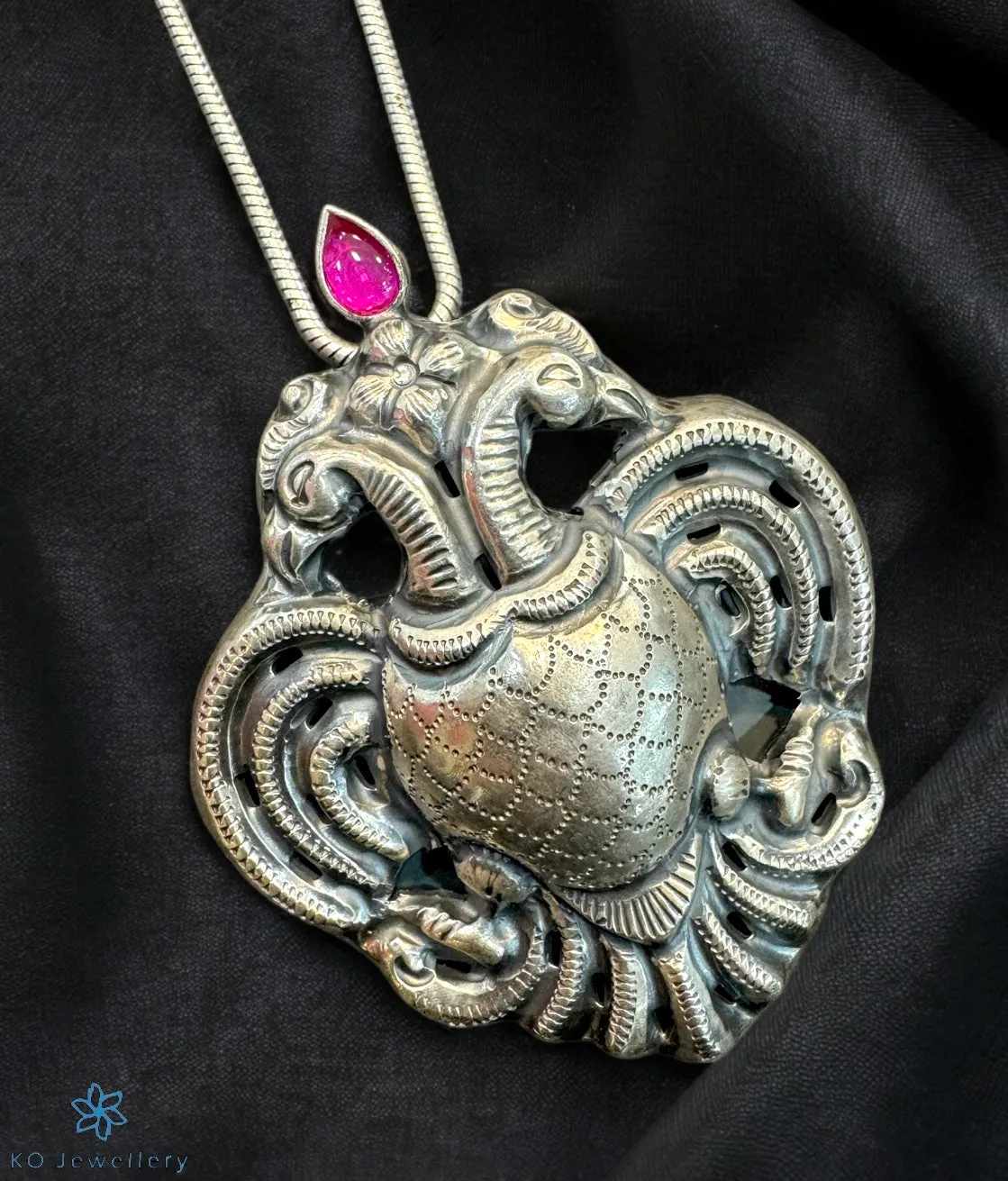 The Dhruvika Gandaberunda Silver Nakkasi Pendant